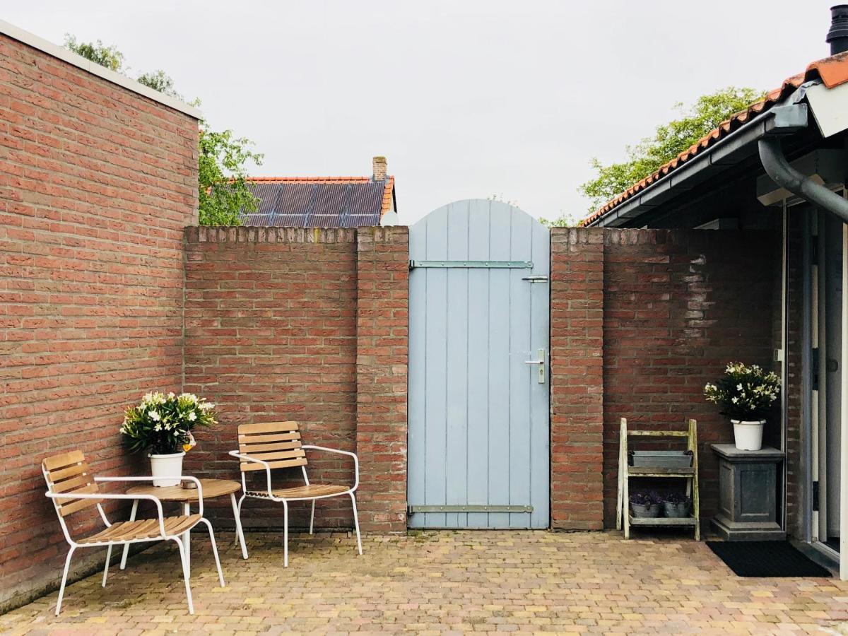 Slapen Bij De Zeeuwse Lala Bed & Breakfast IJzendijke Exterior photo