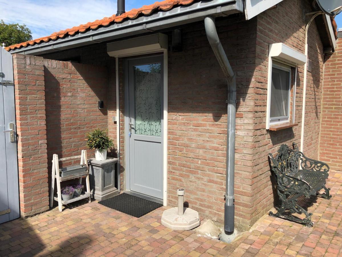 Slapen Bij De Zeeuwse Lala Bed & Breakfast IJzendijke Exterior photo